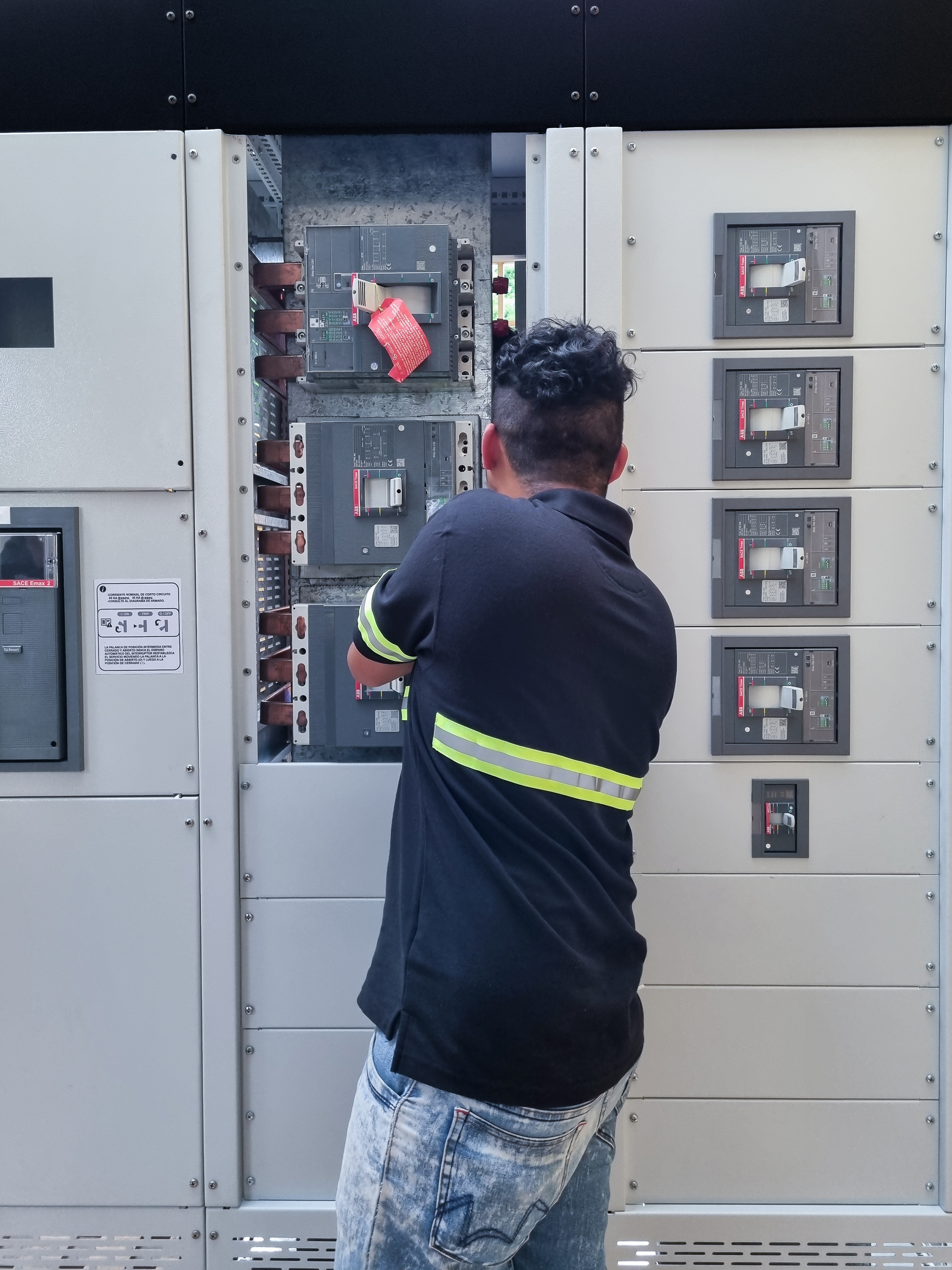 Producción de Gabinetes Industriales